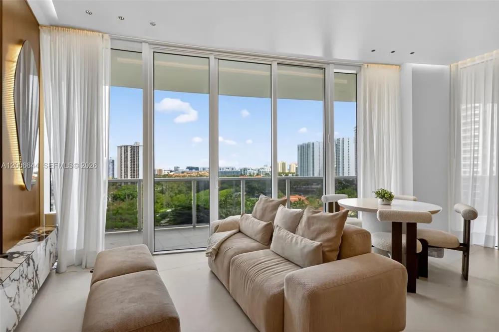 4100 Island Blvd #904 Aventura, FL 33160