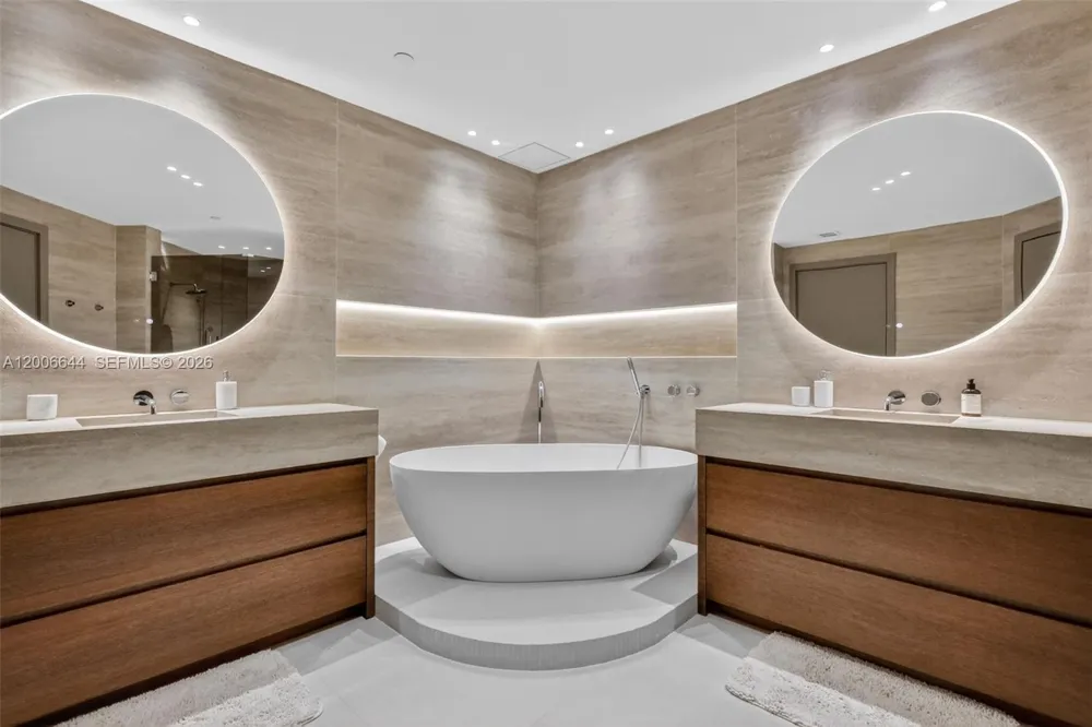4100 Island Blvd #904 Aventura, FL 33160