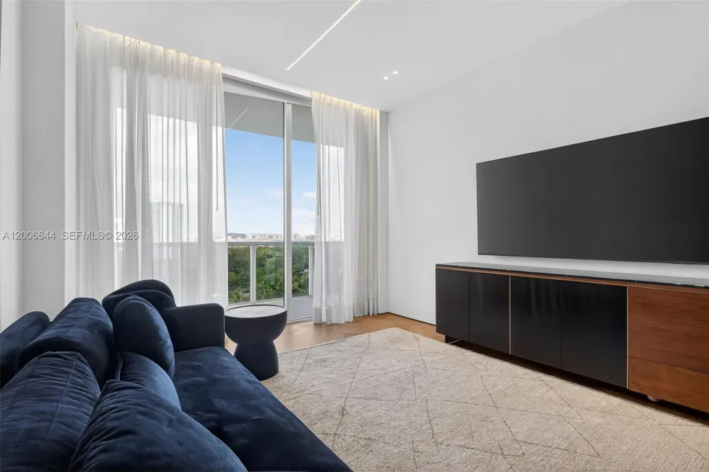 4100 Island Blvd #904 Aventura, FL 33160