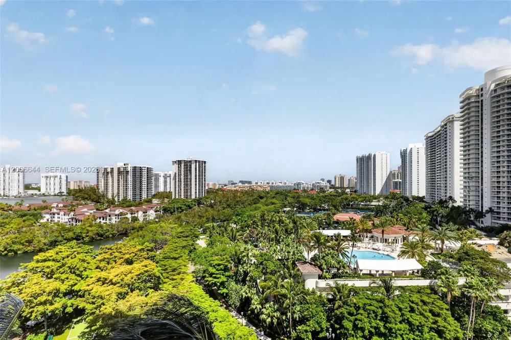 4100 Island Blvd #904 Aventura, FL 33160