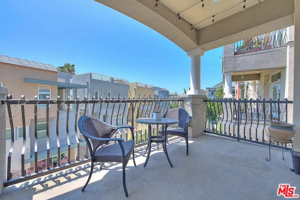 13020 Pacific Promenade #303 Playa Vista, CA 90094