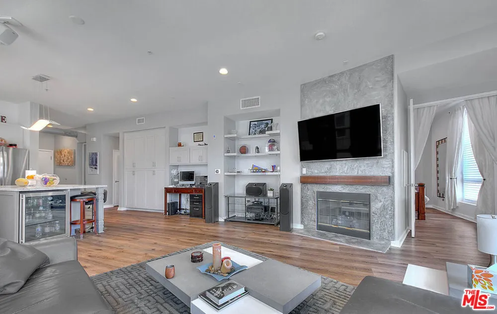 13020 Pacific Promenade #303 Playa Vista, CA 90094