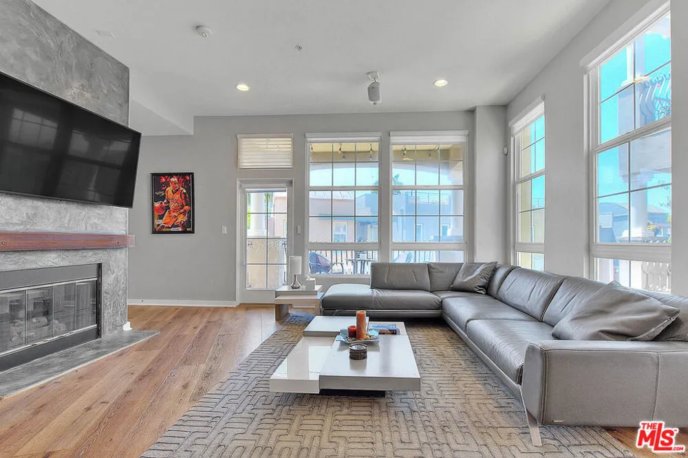 13020 Pacific Promenade #303 Playa Vista, CA 90094