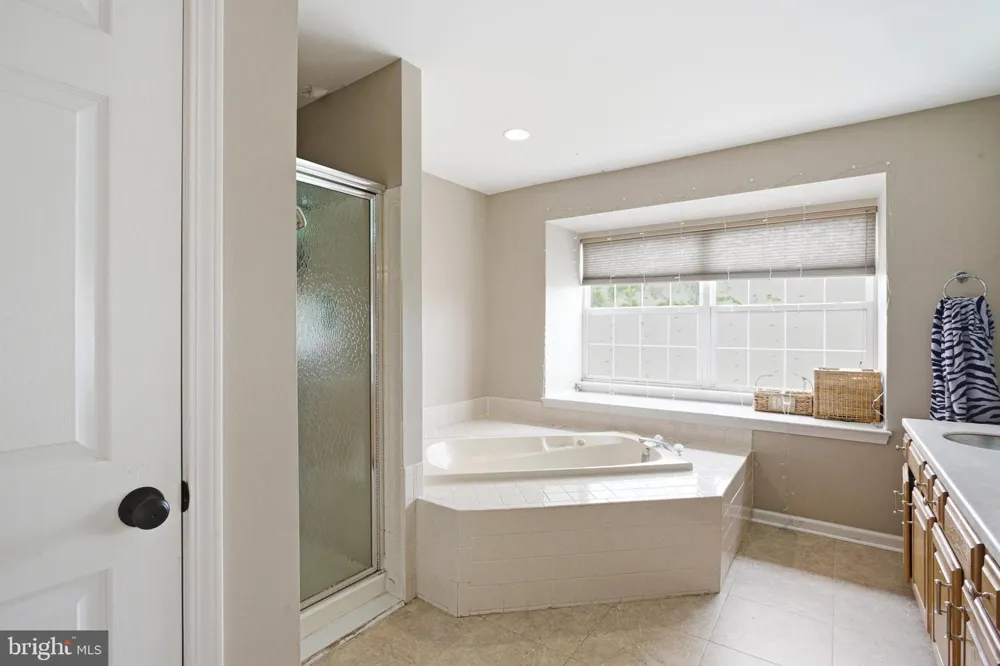 2102 DORAL DRIVE Blackwood, NJ 08012
