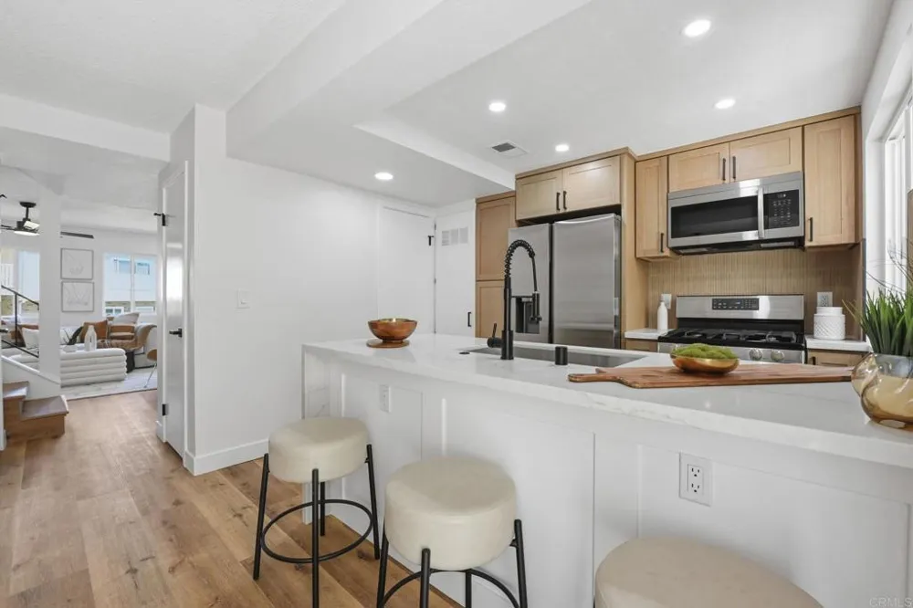 821 Del Mar Downs Road #D Solana Beach, CA 92075