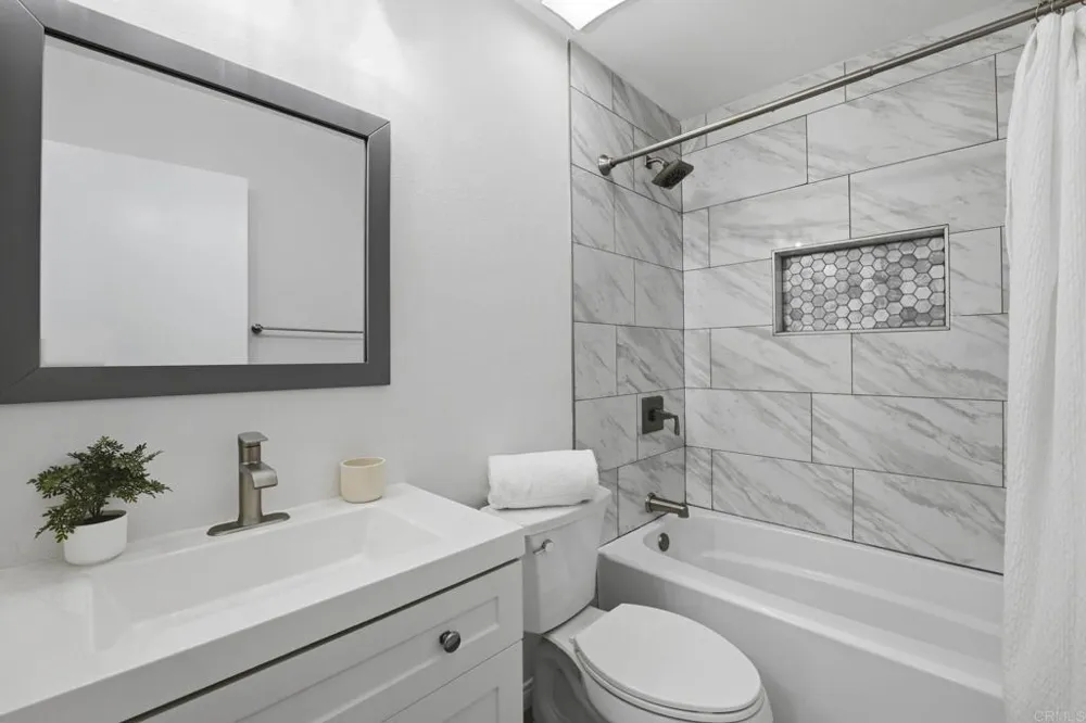 821 Del Mar Downs Road #D Solana Beach, CA 92075