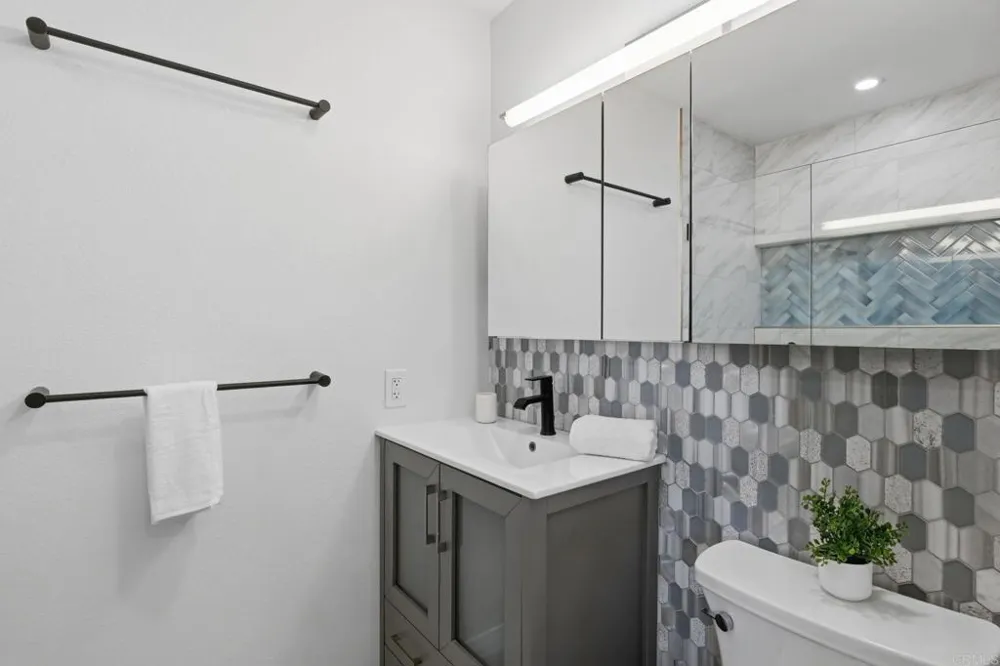 821 Del Mar Downs Road #D Solana Beach, CA 92075