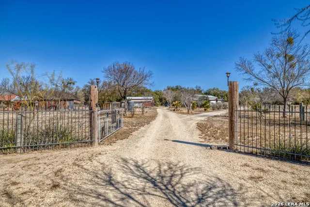 1140 E Curtis Bourn Crystal City, TX 78839