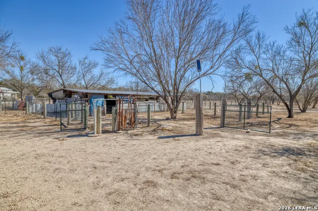1140 E Curtis Bourn Crystal City, TX 78839