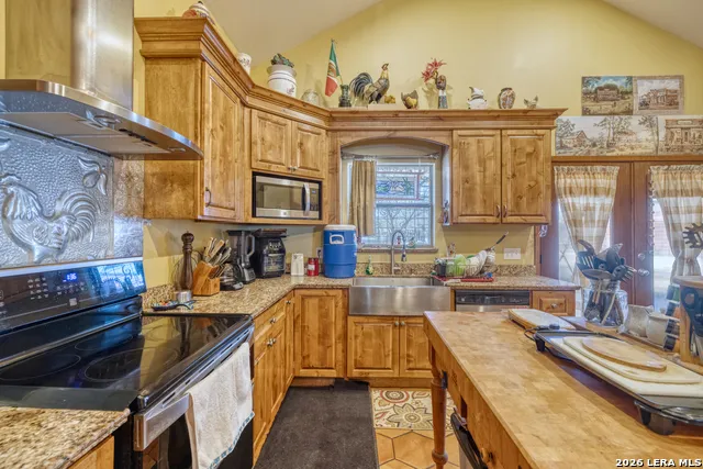 1140 E Curtis Bourn Crystal City, TX 78839
