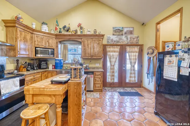 1140 E Curtis Bourn Crystal City, TX 78839