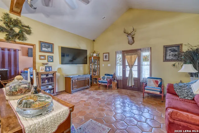 1140 E Curtis Bourn Crystal City, TX 78839