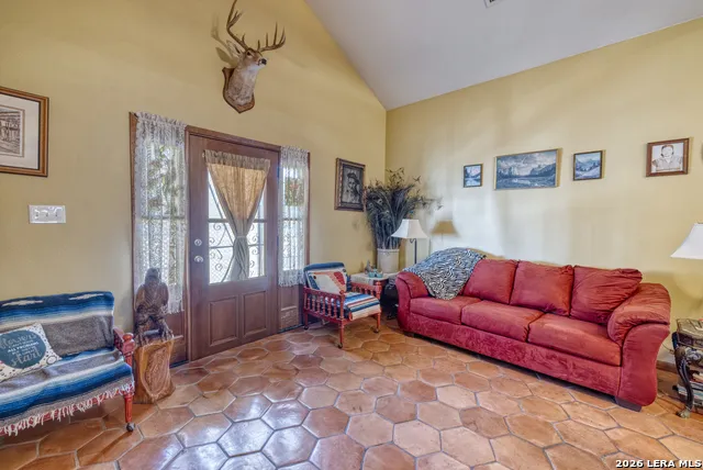 1140 E Curtis Bourn Crystal City, TX 78839