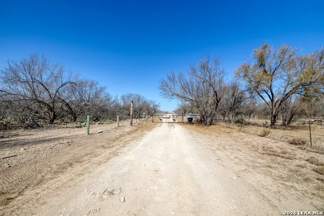 1140 E Curtis Bourn Crystal City, TX 78839