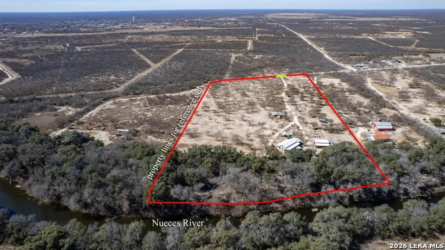 1140 E Curtis Bourn Crystal City, TX 78839