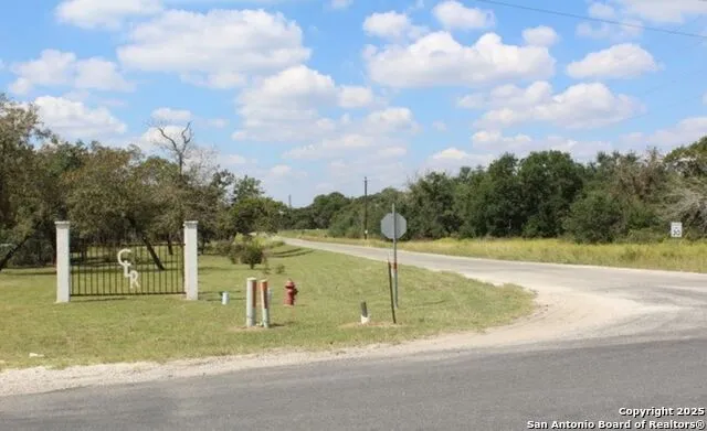 1830 Clear Lake Poteet, TX 78065