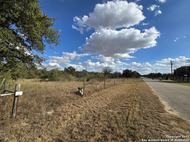 1830 Clear Lake Poteet, TX 78065