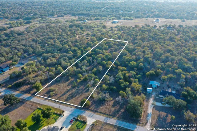 1830 Clear Lake Poteet, TX 78065