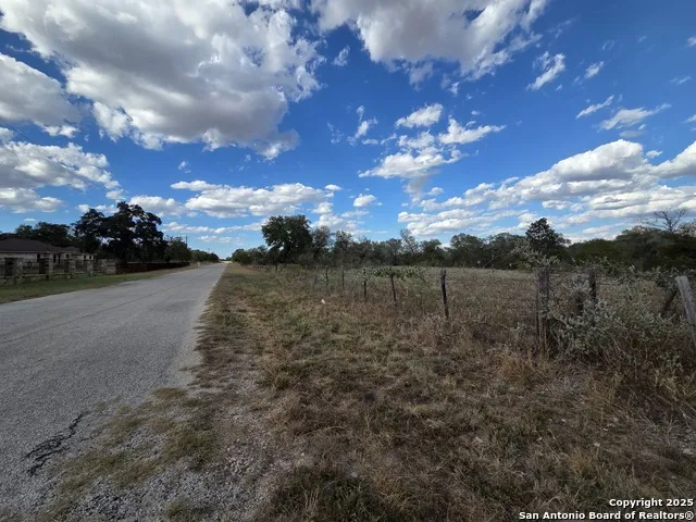 1830 Clear Lake Poteet, TX 78065