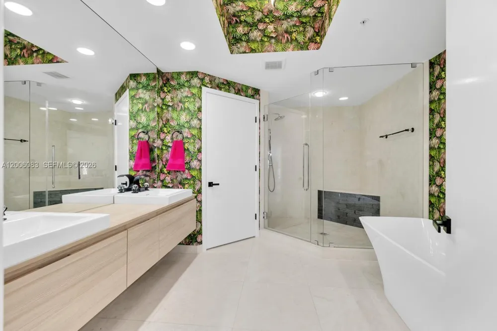 17111 Biscayne Blvd #909 North Miami Beach, FL 33160