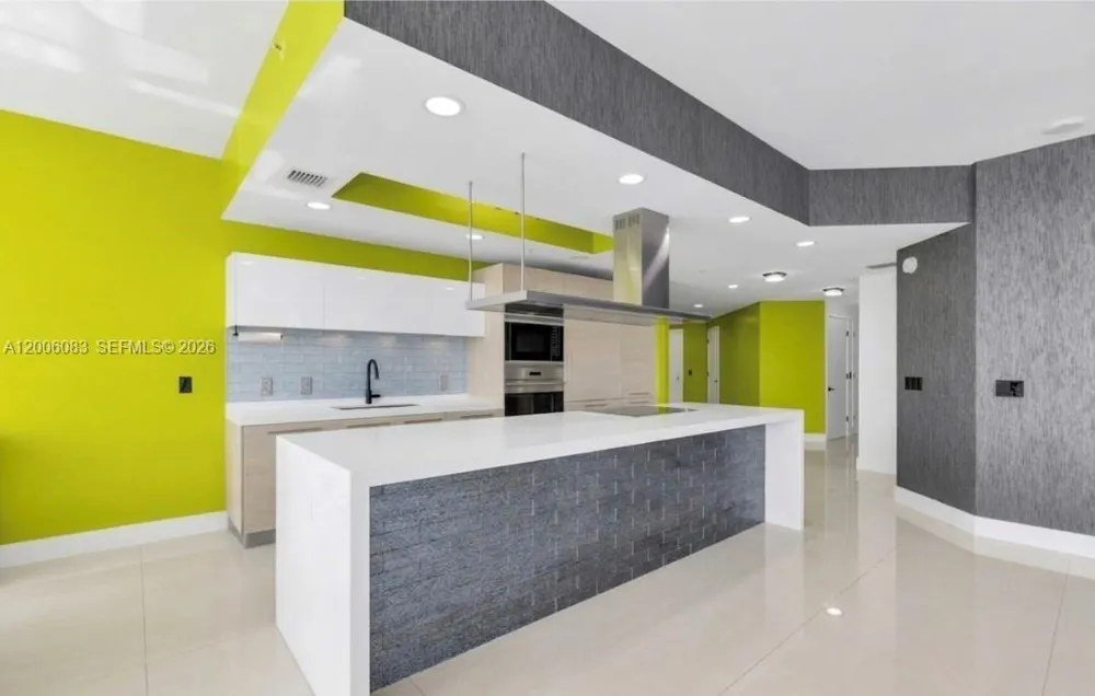 17111 Biscayne Blvd #909 North Miami Beach, FL 33160