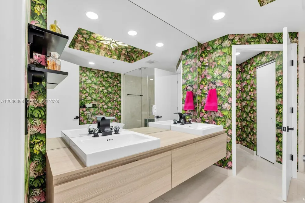 17111 Biscayne Blvd #909 North Miami Beach, FL 33160