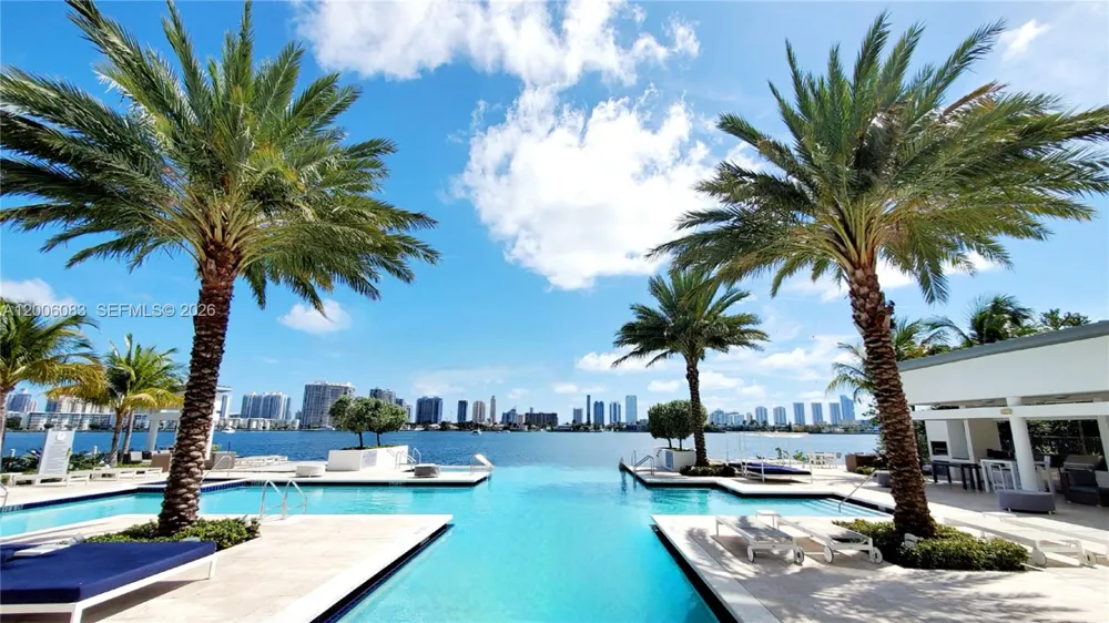 17111 Biscayne Blvd #909 North Miami Beach, FL 33160