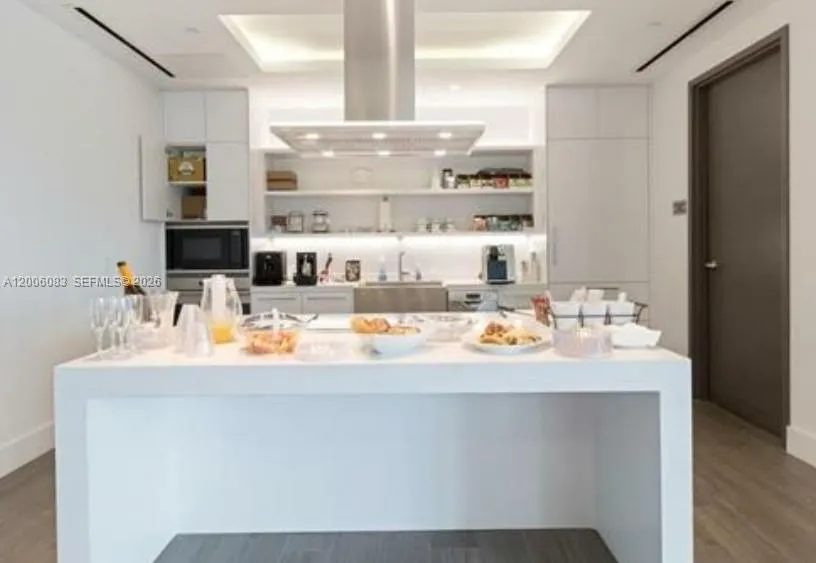 17111 Biscayne Blvd #909 North Miami Beach, FL 33160