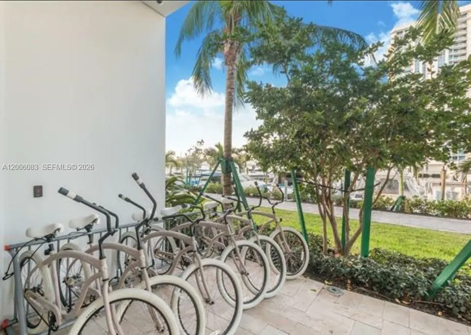 17111 Biscayne Blvd #909 North Miami Beach, FL 33160