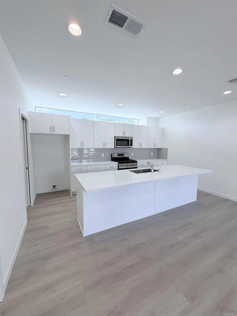 2244 Calle Chanate Paradise Hills, CA 92139