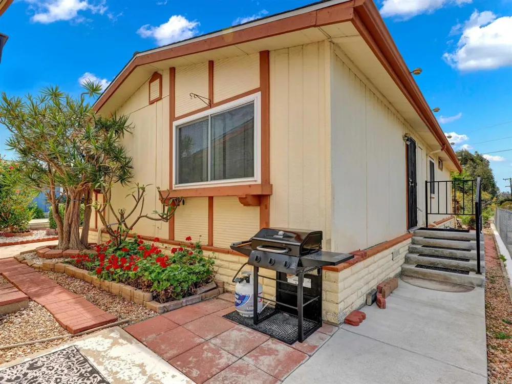 1164 Via Santa Paulo Vista, CA 92081