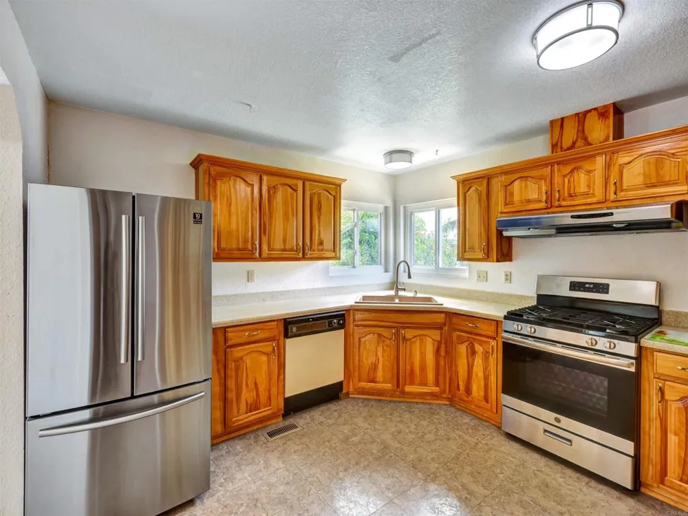 1164 Via Santa Paulo Vista, CA 92081