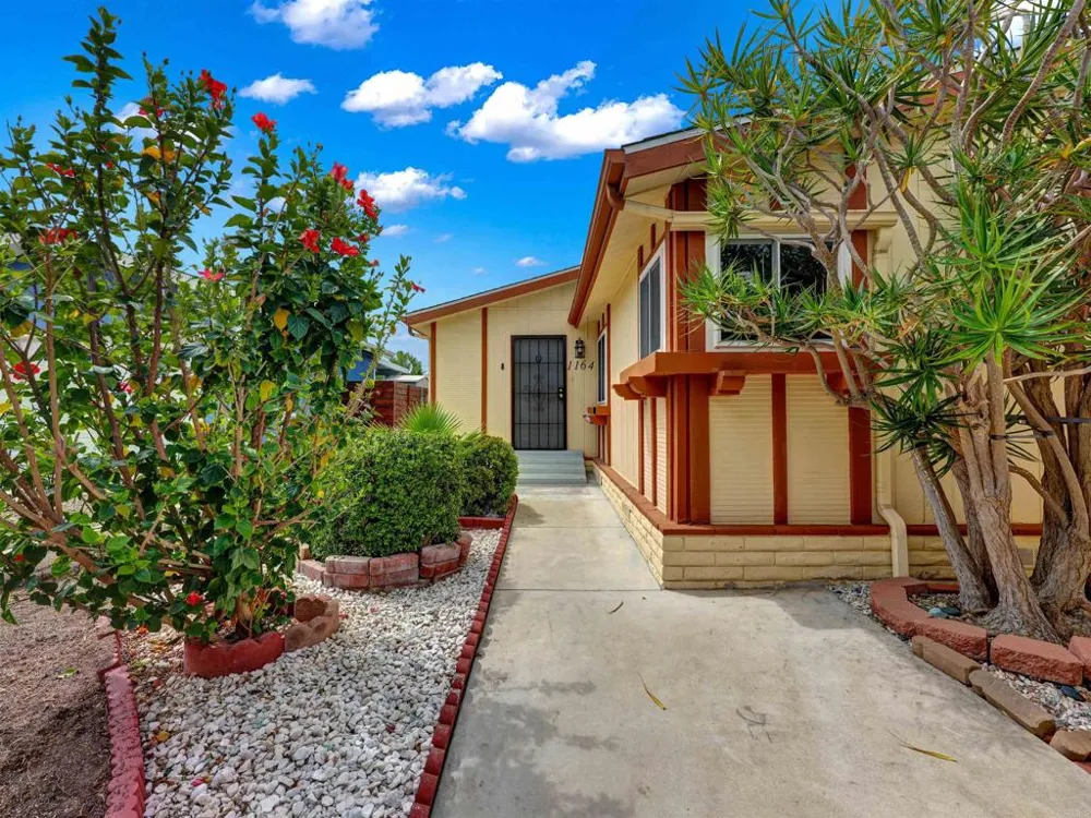 1164 Via Santa Paulo Vista, CA 92081