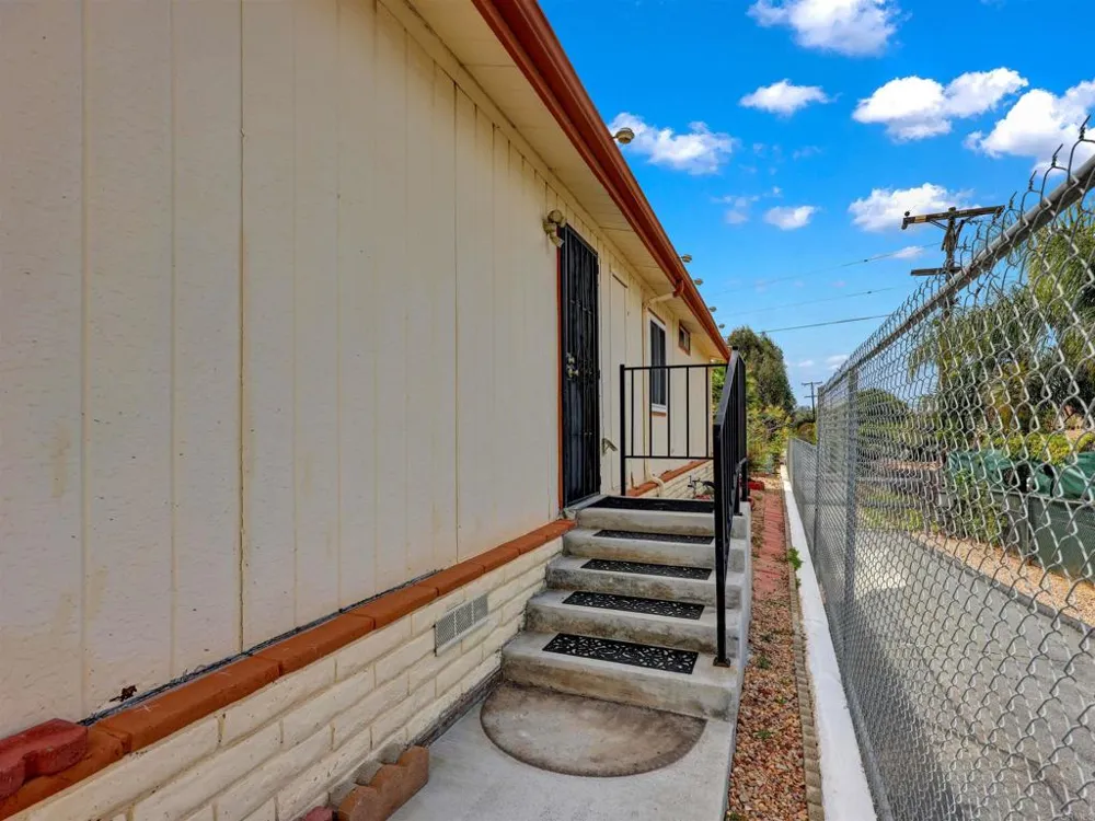 1164 Via Santa Paulo Vista, CA 92081