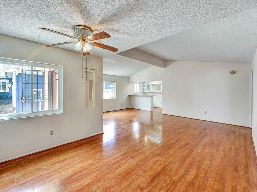 1164 Via Santa Paulo Vista, CA 92081