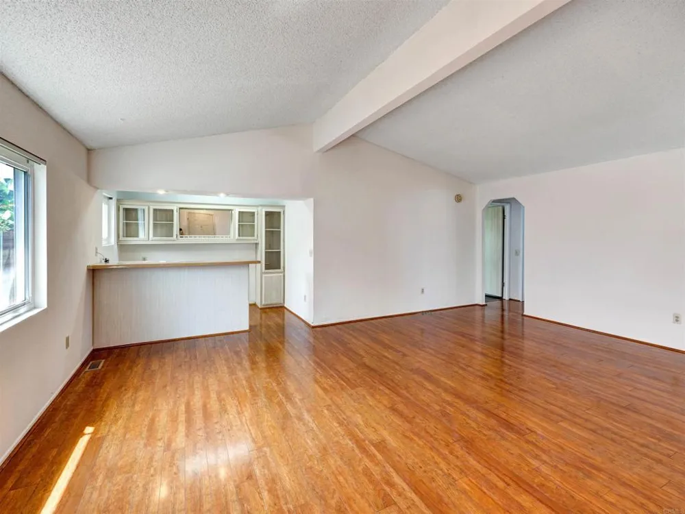 1164 Via Santa Paulo Vista, CA 92081
