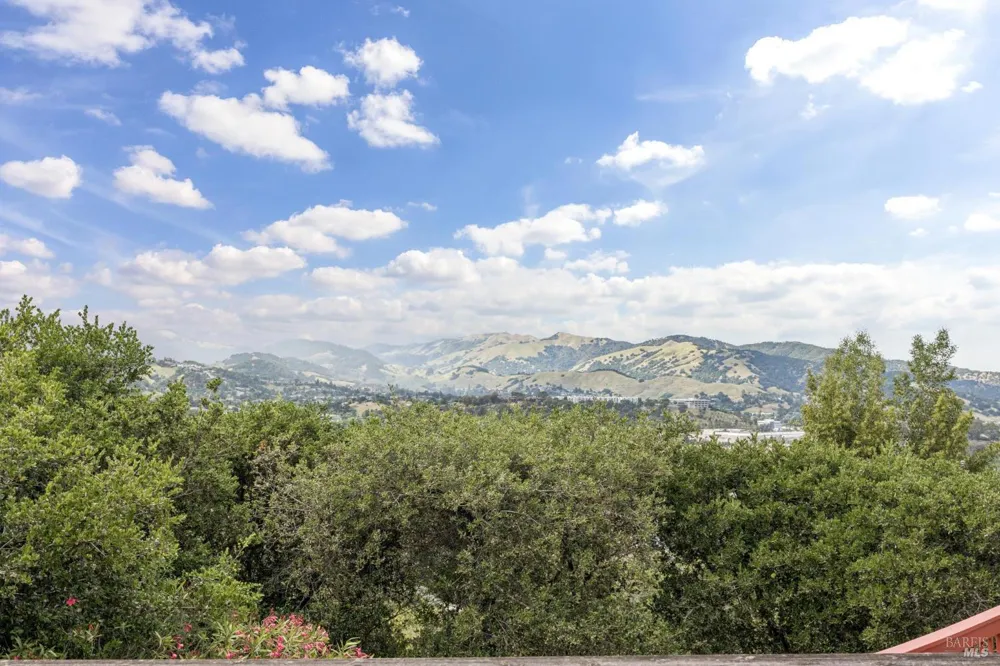 99 Glenside Way San Rafael, CA 94903