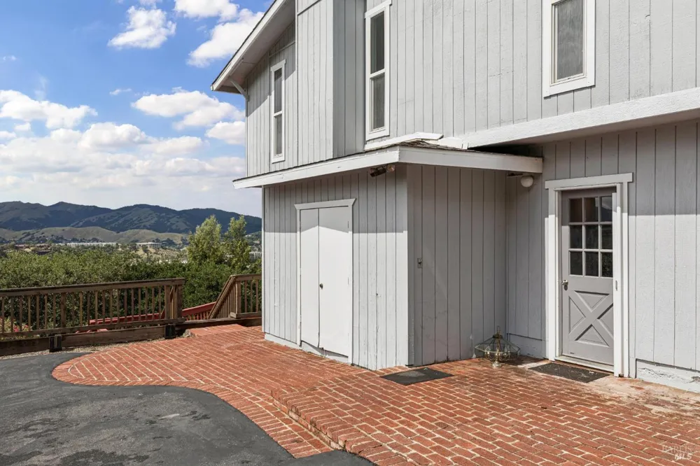 99 Glenside Way San Rafael, CA 94903