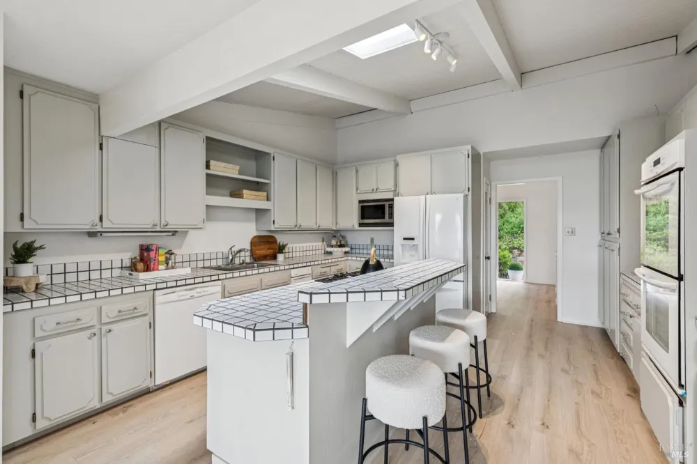 99 Glenside Way San Rafael, CA 94903