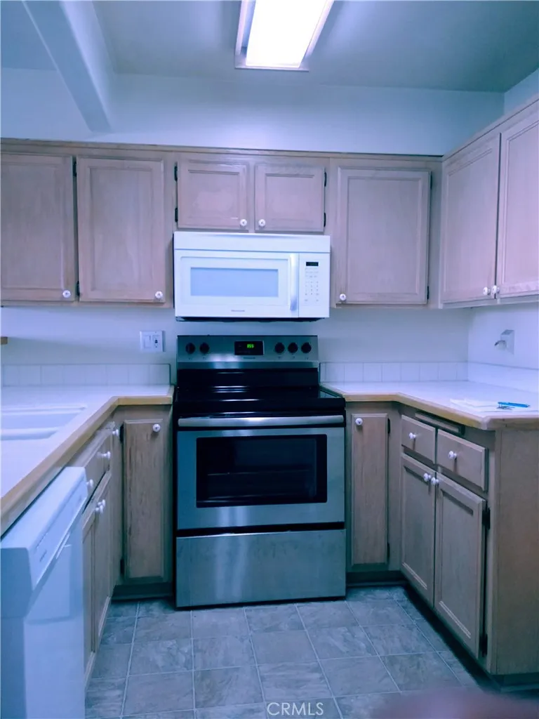 11410 Brookshire #316 Downey, CA 90241