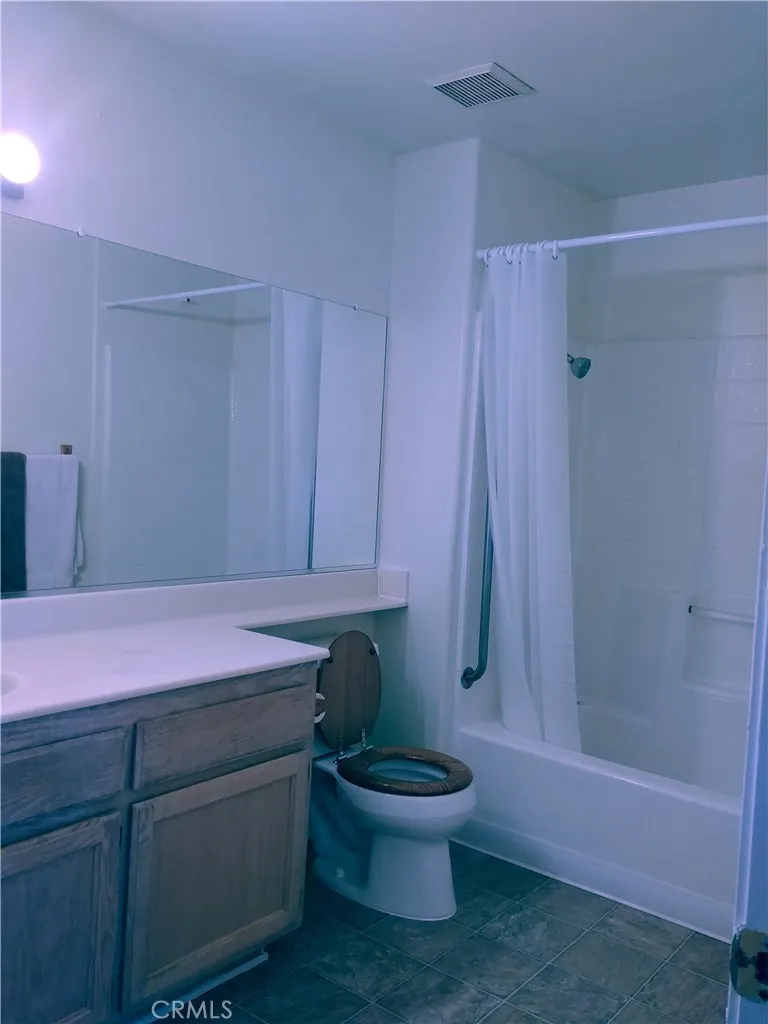 11410 Brookshire #316 Downey, CA 90241