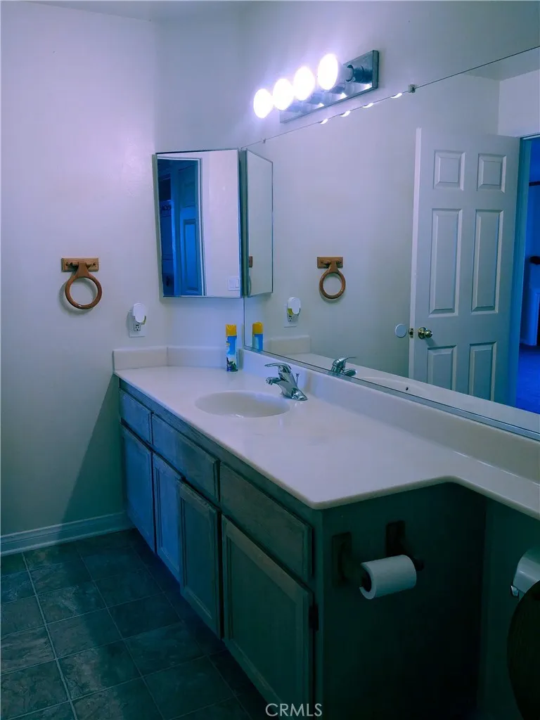 11410 Brookshire #316 Downey, CA 90241