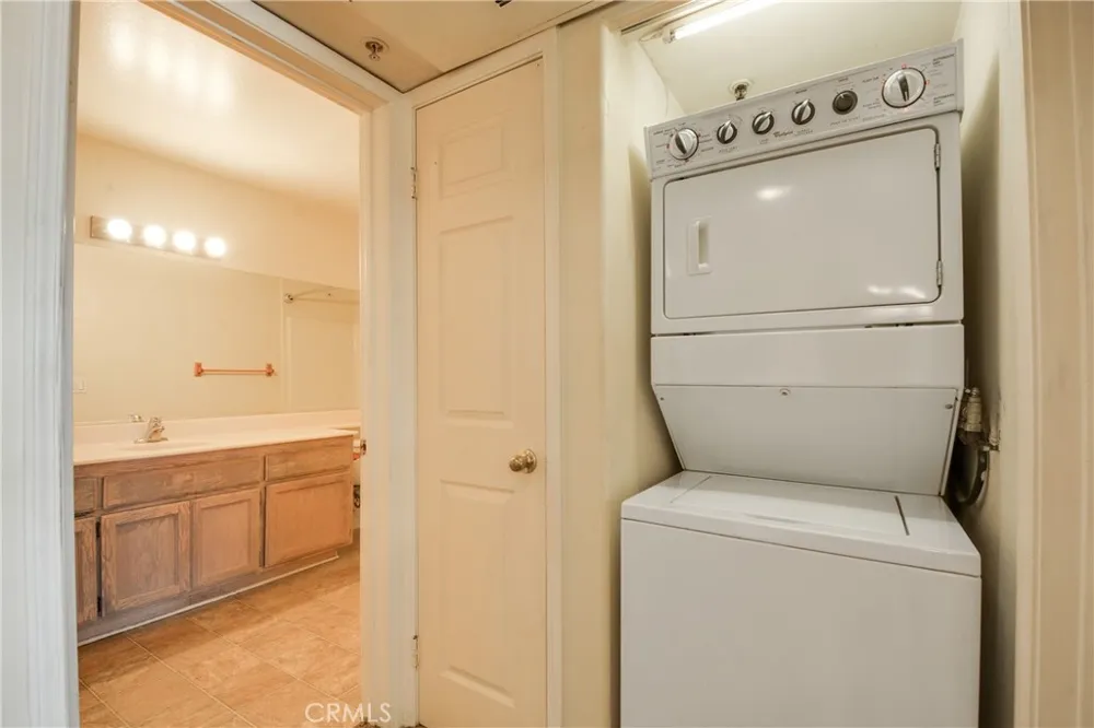 11410 Brookshire #316 Downey, CA 90241