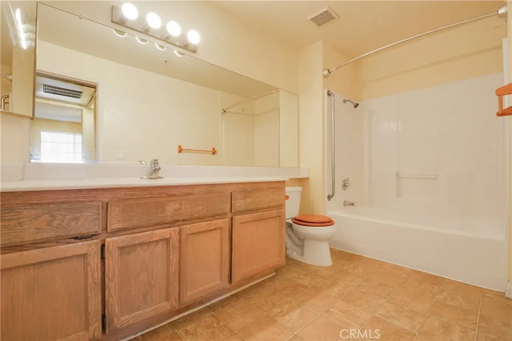 11410 Brookshire #316 Downey, CA 90241