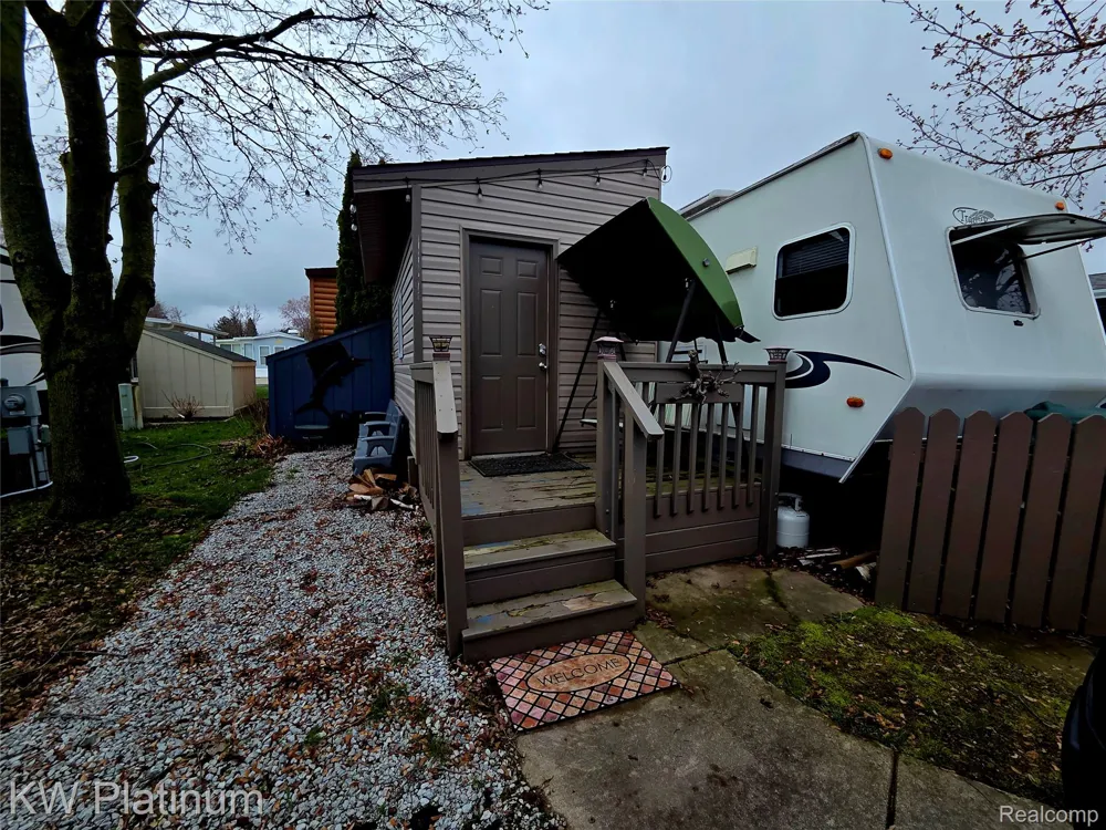 5236 Fredicksburg Ln, Lexington Village, MI 48450