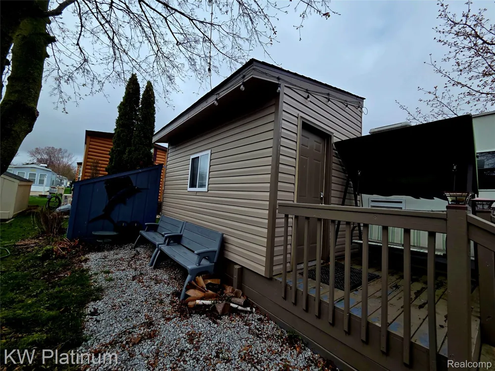 5236 Fredicksburg Ln, Lexington Village, MI 48450