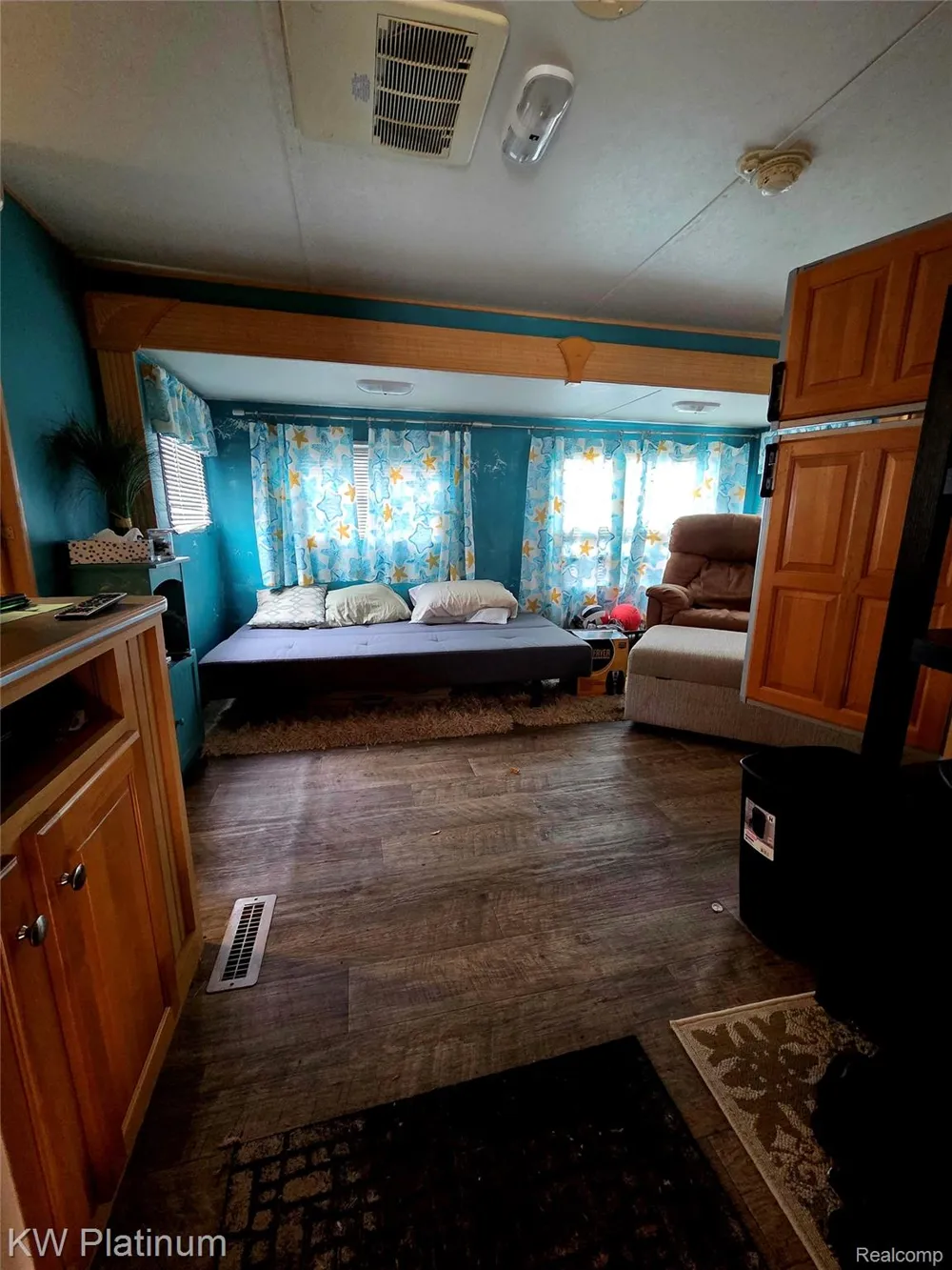 5236 Fredicksburg Ln, Lexington Village, MI 48450