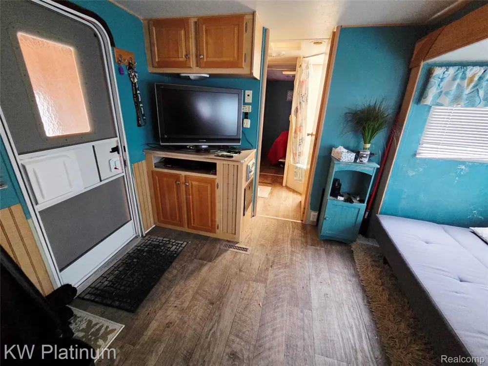 5236 Fredicksburg Ln, Lexington Village, MI 48450