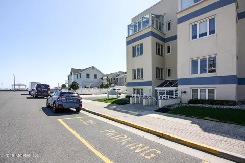 15 Garfield Avenue #102