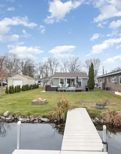 735 Woodland Drive SE